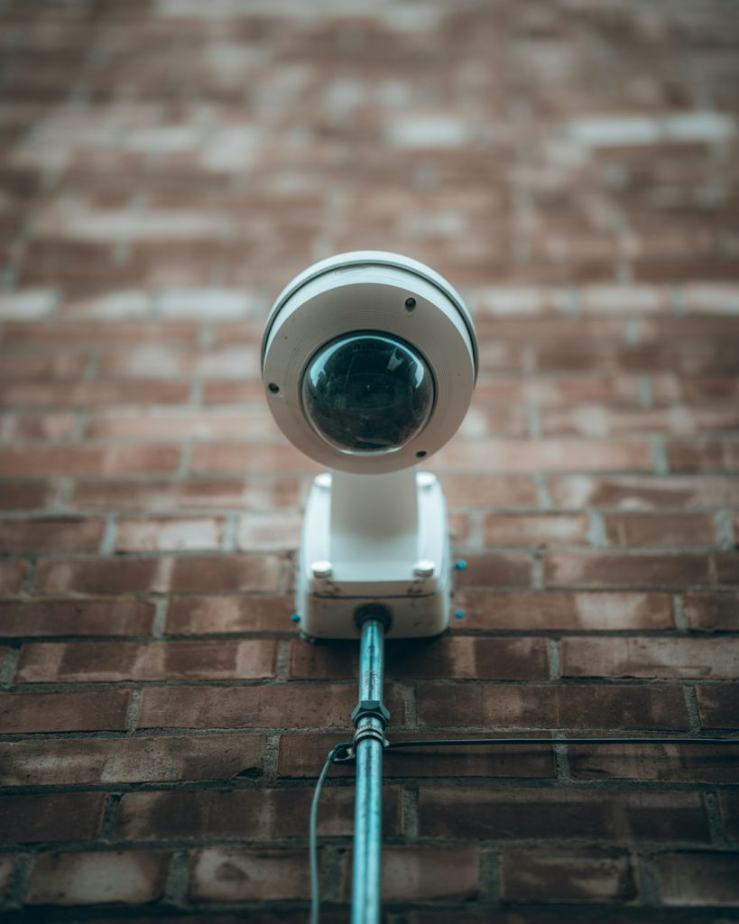 white-and-silver-round-device-d-fagdpsju4